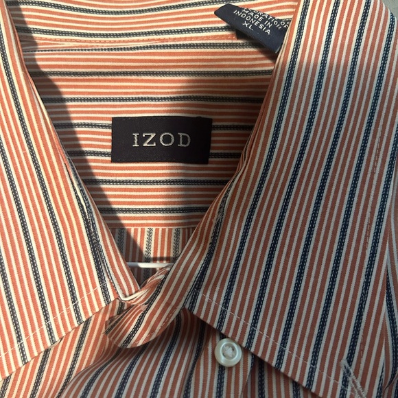 Izod Other - IZOD Men’s XL button down shirt. Just dry cleaned for you. EUC
